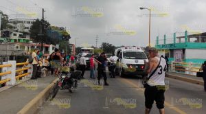 Campesinos bloquean el Puente Tuxpan; denuncian agresión policiaca