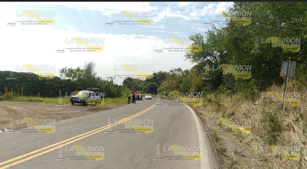 Cae tráiler a un barranco sobre la carretera federal Tuxpan-Tampico