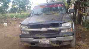 Ejército y Policía Estatal aseguran camionetas con garrafas de gasolina de dudosa procedencia