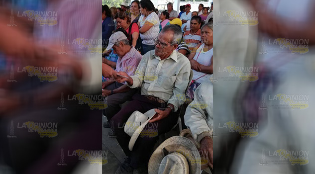 Adultos mayores quedan fuera de programa social en Tihuatlán Adultos mayores quedan fuera de programa social en Tihuatlán