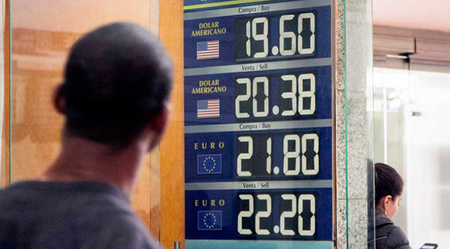 Alcanza el dólar hasta los $19.69 en el AICM Alcanza el dólar hasta los $19.69 en el AICM