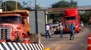 Bloquean caseta del puente JOLOPO en Álamo Bloquean caseta del puente JOLOPO en Álamo