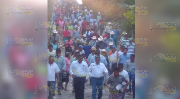 Personal de CONAGUA realizó un recorrido en el río Ajajalpan para tomar evidencia e investigar la licitación para la explotación del material petreo