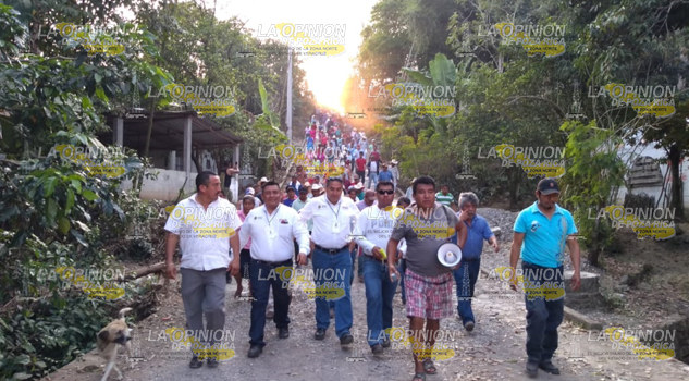 Personal de CONAGUA realizó un recorrido en el río Ajajalpan para tomar evidencia e investigar la licitación para la explotación del material petreo