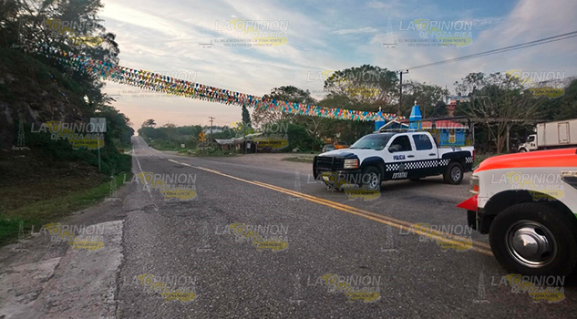 Cierre carretero por pipa volcada en la Matamoros - Puerto Juárez Cierre carretero por pipa volcada en la Matamoros - Puerto Juárez
