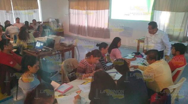 Docentes toman taller de tratamiento didáctico en Espinal Docentes toman taller de tratamiento didáctico en Espinal