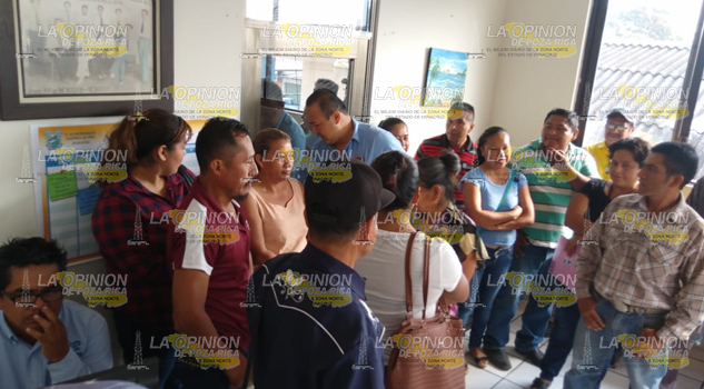 Pobladores de La Piedad Encaran a Zenón Pacheco edil de Cazones
