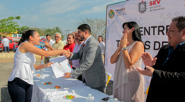 Entrega SEV 24 títulos de propiedad a escuelas del estado Encabeza Gobernador Mesa para la Construcción de la Paz Región Pánuco