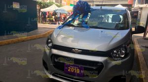 Entrega de kits para la carrera atlética La Opinión 2019 "Raúl Gibb Guerrero"