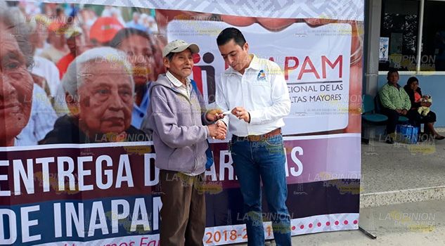 Entregan tarjetas del INAPAM en Álamo Entregan tarjetas del INAPAM en Álamo