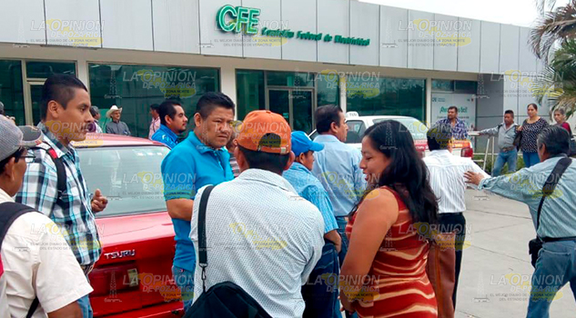 Enésima manifestación en CFE de Papantla Enésima manifestación en CFE de Papantla