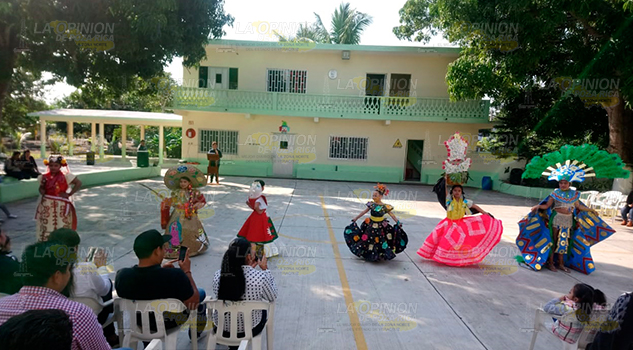 Fomentan reciclaje en niños de Tecolutla Fomentan reciclaje en niños de Tecolutla
