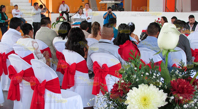 Impide la crisis económica bodas multitudinarias en Cerro Azul Impide la crisis económica bodas multitudinarias en Cerro Azul