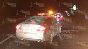 Invade carril y provoca encontronazo sobre la Tuxpan - Tampico Invade carril y provoca encontronazo sobre la Tuxpan - Tampico
