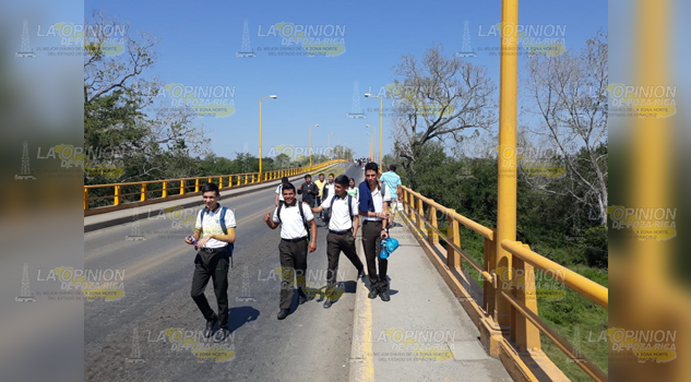 Caos vial y malestar por cierre del puente Jolopo de Álamo