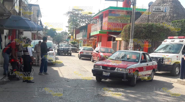 Ocasiona accidente por circular en sentido contrario