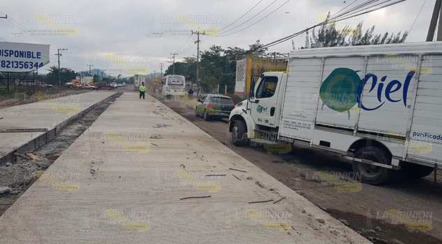 Pemex indolente ante caos vial en la vía Poza Rica - Coatzintla