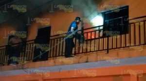 Por corto circuito se incendia casa en Gutiérrez Zamora Por corto circuito se incendia casa en Gutiérrez Zamora