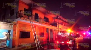 Por corto circuito se incendia casa en Gutiérrez Zamora Por corto circuito se incendia casa en Gutiérrez Zamora