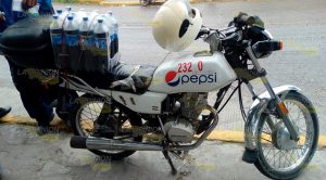 Repartidor resulta herido al caer de una motocicleta Repartidor resulta herido al caer de una motocicleta