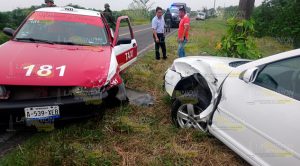 Se impactan vehículos en la carretera en el tramo Tecolutla - Gutiérrez Zamora Se impactan vehículos en la carretera en el tramo Tecolutla - Gutiérrez Zamora