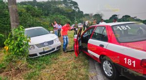Se impactan vehículos en la carretera en el tramo Tecolutla - Gutiérrez Zamora Se impactan vehículos en la carretera en el tramo Tecolutla - Gutiérrez Zamora