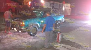 Se incendia camioneta afuera de hospital regional de Álamo Se incendia camioneta afuera de hospital regional de Álamo