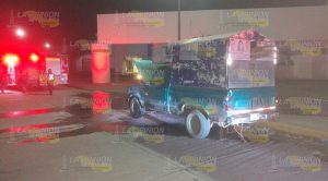 Se incendia camioneta afuera de hospital regional de Álamo Se incendia camioneta afuera de hospital regional de Álamo