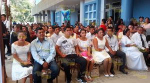 Se unen en matrimonio 140 parejas en Álamo