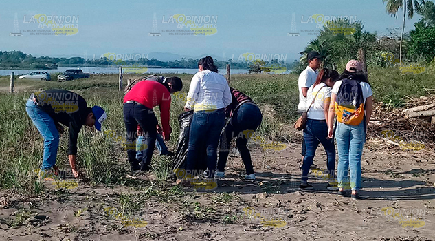 Tecolutleños siguen luchando por evitar uso de plásticos