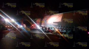 Tráiler casi termina volcado en el tramo Alazán - Cerro Azul Tráiler casi termina volcado en el tramo Alazán - Cerro Azul