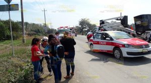 Vehículo americano impacta a taxista en Álamo Vehículo americano impacta a taxista en Álamo