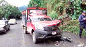 Se impactan dos camionetas en la Tlapacoyan - Atzalan, una menor lesionada Se impactan dos camionetas en la Tlapacoyan - Atzalan, una menor lesionada
