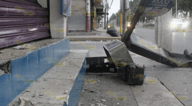 Voceadora casi pierde la vida al ser atropellada por auto desconocido