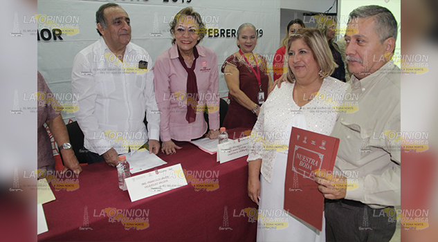 Formalizan su unión 36 parejas en bodas colectivas