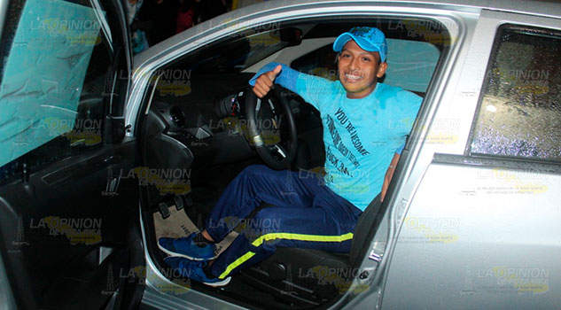 ¡Tihuateco de 14 años ganó el carro último modelo!
