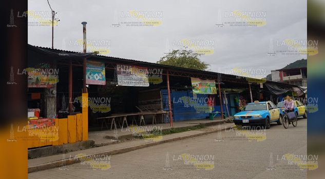 Paralizan obra del mercado municipal en Venustiano Carranza