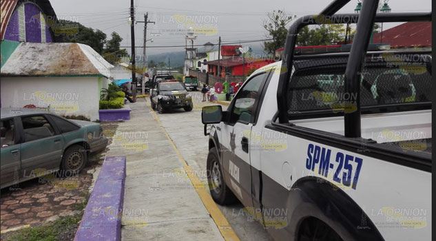 Niega Ayuntamiento adeudos con policías en Tancoco
