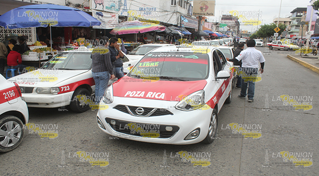Taxistas imponen su ley, desobedecen las disposiciones de tránsito y vialidad