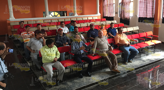 Afectados por cierre del SAT en Tihuatlán
