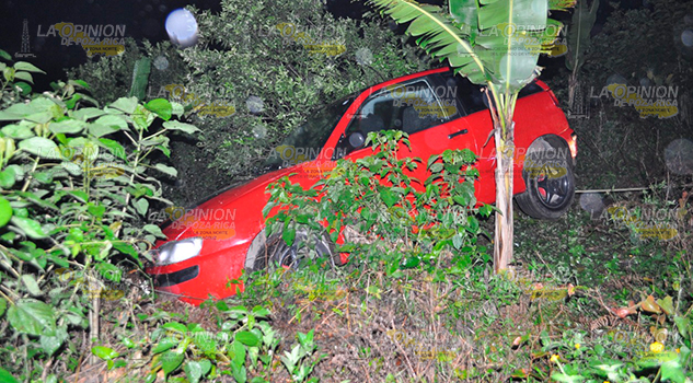 Chevy acelerado se fue al voladero en Tlapacoyan