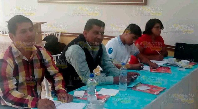 Alcalde de Mecatlan, despide a empleados del ayuntamiento