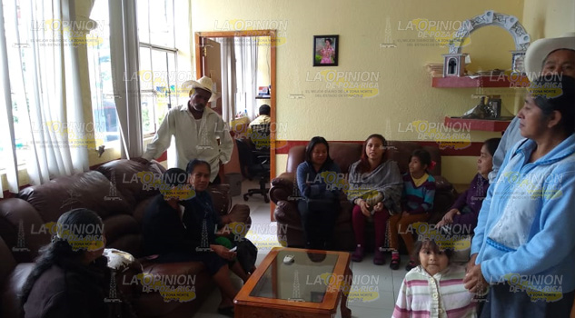 Hacen negocio con el agua en la comunidad de Arenal, Espinal