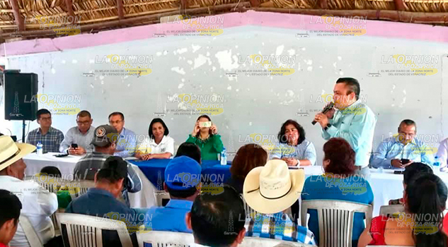 El alcalde Zenón Pacheco y la sindica Eladia Ramírez, le dan la espalda al pueblo de Cazones
