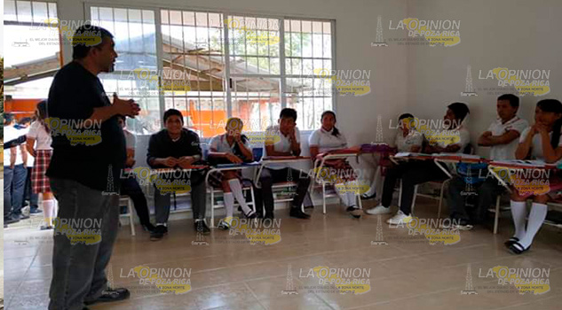 Universidad Veracruzana Intercultural invita a la Expo Orienta de alumnos a egresar de preparatoria