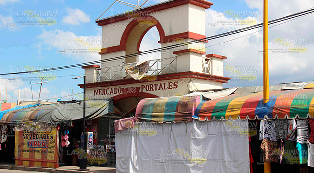 En crisis locatarios del mercado portales