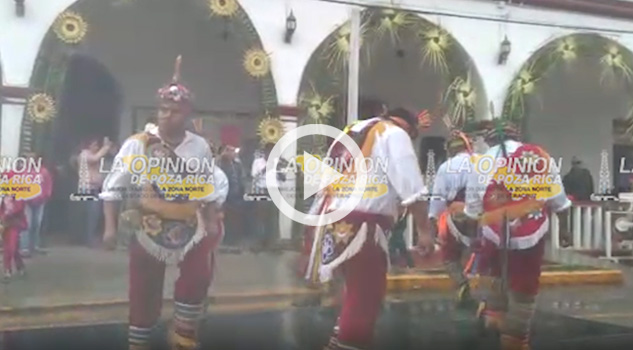 Voladores de la comunidad Poza Larga Zapotal, danzan en la inaguración de la feria a San José, Espinal
