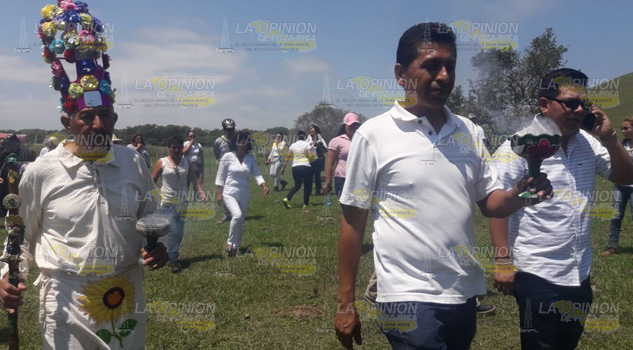 Ritual de incienso y tributo a la madre tierra en Tumilco