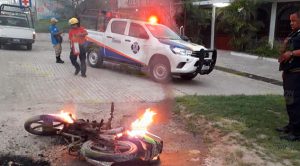 Arde moto a orillas de la carretera Tuxpan - Tampico Arde moto a orillas de la carretera Tuxpan - Tampico