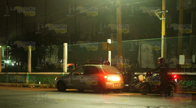 Arrojan basura en céntrica avenida de Poza Rica Arrojan basura en céntrica avenida de Poza Rica
